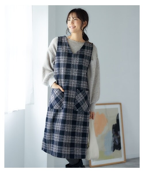 nissen（ニッセン）の「大きいサイズ　裏起毛ジャンパースカート（ワンピース・レディース・黒×ベージュ系/ネイビー×ベージュ系/黒無地/グレー系/ブラウン系・L/LL/3L/4L/5L/6L/8L/10L）」の22枚目の写真