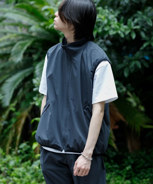 URBAN RESEARCH（アーバンリサーチ）の「SOLOTEXハイストレッチベスト（ベスト・メンズ・CHARCOAL/BLACK/KHAKI・M/L）」の14枚目の写真