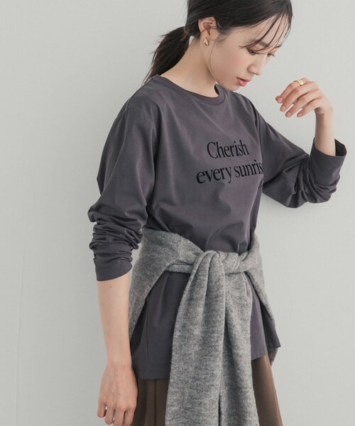 URBAN RESEARCH DOORS（アーバンリサーチドアーズ）の「フロッキーロゴプリントロングTシャツ 26AW（Tシャツ/カットソー・レディース・OFF/CHARCOAL・Free）」の17枚目の写真