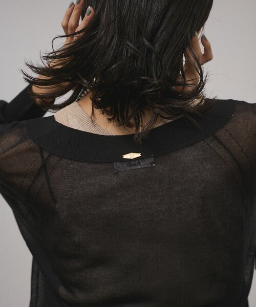 ADAM ET ROPE'（アダムエロペ）の「ブライトラメVネックシアーカーディガン［一部WEB限定カラー・手洗い可能］（カーディガン/ボレロ・レディース・ブラック/グレー/ピンク/ゴールド/シルバー/ライトグレー・F）」の19枚目の写真