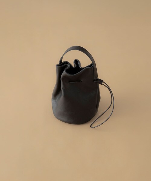 かぐれ（カグレ）の「MORMYRUS　ワンハンドルドローストリングバッグ（その他雑貨・レディース・BLACK・Free）」の4枚目の写真