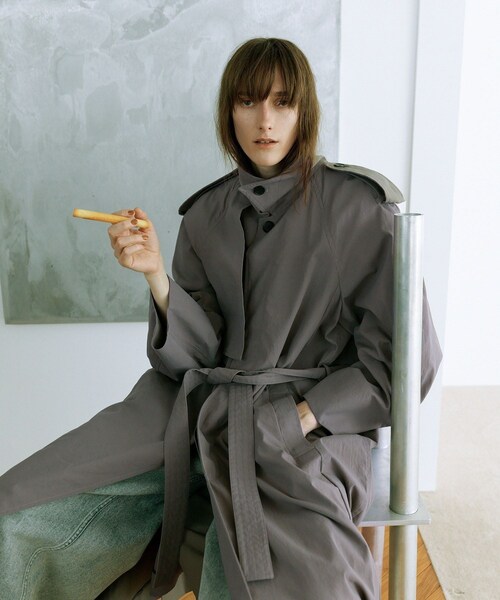 ADAM ET ROPE'（アダムエロペ）の「【EMOELLE】タスランナイロントレンチコート（トレンチコート・レディース・グレー/キナリ・36/38）」の5枚目の写真