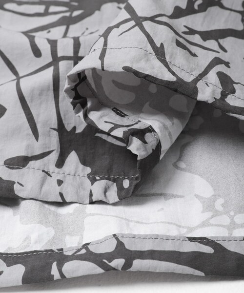 EKAL（エカル）の「mountain research　Splatrail Poncho（レインコート/ポンチョ・メンズ・Gray CCL・One）」の13枚目の写真