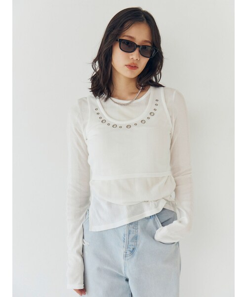 Ungrid（アングリッド）の「ハトメデザインレイヤードロングスリーブTee（Tシャツ/カットソー・レディース・オフホワイト/チャコールグレー・F）」の2枚目の写真