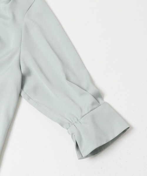 URBAN RESEARCH ROSSO（アーバンリサーチロッソ）の「シルキーツイルVネックブラウス（シャツ/ブラウス・レディース・OFF/MINT/NAVY・Free）」の8枚目の写真