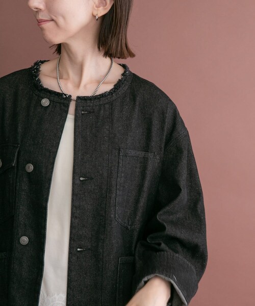 ITEMS URBANRESEARCH(アイテムズ アーバンリサーチ)の「デニムオーバーノーカラージャケット(デニムジャケット・レディース・BLK/BRN/IDG・Free)」の1枚目の写真