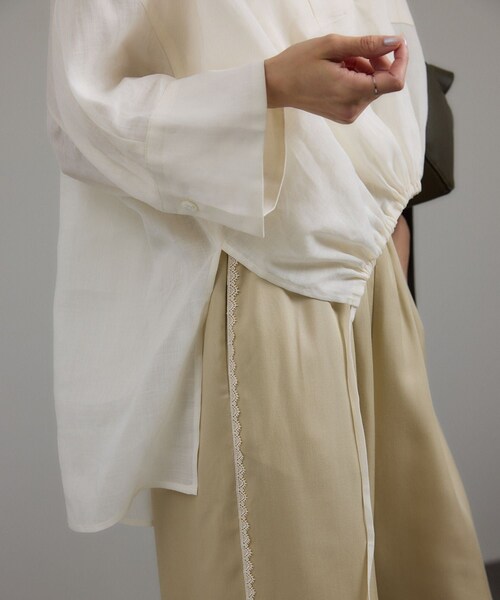 ADAM ET ROPE'（アダムエロペ）の「シアーリネンスキッパードルマンシャツ（シャツ/ブラウス・レディース・ブラック/ホワイト/ブラウン・F）」の16枚目の写真