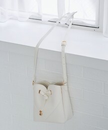VIS（ビス）の「【WEB限定/新色追加】ハートカットバッグ(スモール)（ショルダーバッグ）」