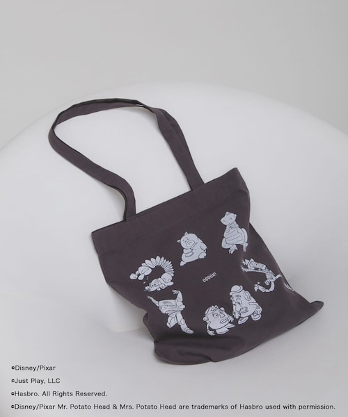 KBF（ケイビーエフ）の「TOYSTORY/トートバッグ（トートバッグ・レディース・IVORY/CHARCOAL・One）」の2枚目の写真