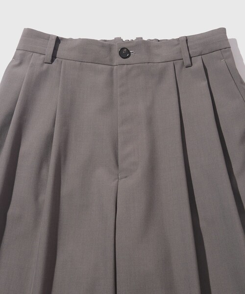 ADAM ET ROPE'（アダムエロペ）の「ドライウーステッドワイドショートスラックス（その他パンツ・メンズ・ブラック/グレー・L/M）」の6枚目の写真