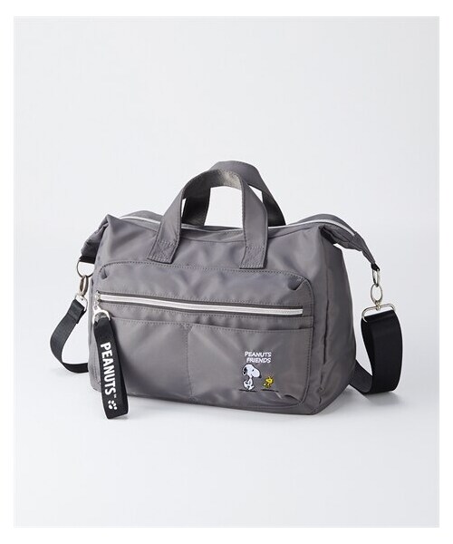 nissen（ニッセン）の「スヌーピーワンポイント刺しゅう入10ポケット２WAYはっ水ショルダーバッグ（選べる肩ひも長さ）（ショルダーバッグ・メンズ・黒/カーキ/グレー/キャメル・1=約73~140cm/2=約88~170cm）」の2枚目の写真