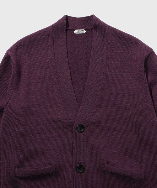 ADAM ET ROPE'(アダムエロペ)の「【PURLAM/プラム】Low-gauge Plain St Vneck CD(カーディガン/ボレロ・メンズ・オフホワイト/ダークブラウン/パープル・2/3)」の8枚目の写真
