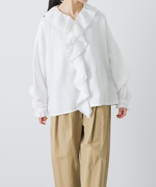 かぐれ(カグレ)の「リネンフリルカラーシャツ(シャツ/ブラウス・レディース・OFF/LIGHT GRAY/BLACK・Free)」の6枚目の写真