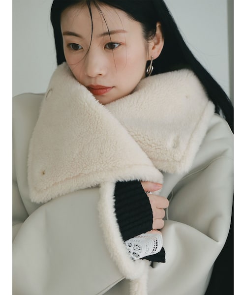 LAGUNAMOON（ラグナムーン）の「フェイクムートンスタンドカラーコート（ムートンコート・レディース・アイボリー/チャコールグレー/モカ・F）」の8枚目の写真