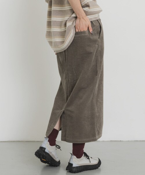 EKAL（エカル）の「『UR TECH』コーデュロイストレートスカート（スカート・レディース・モカ/チャコール/ブラウンカーキ・one）」の22枚目の写真