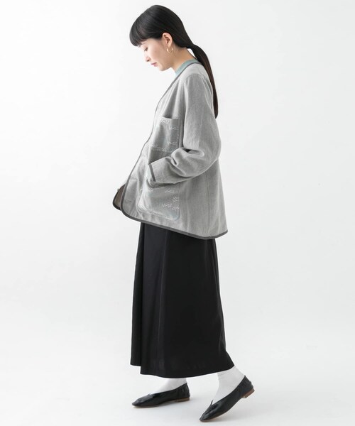 URBAN RESEARCH（アーバンリサーチ）の「WORK NOT WORK　ウールエンブロイダリーバーナージャケット（ノーカラージャケット・レディース・GRAY/D.BROWN・1/2）」の8枚目の写真