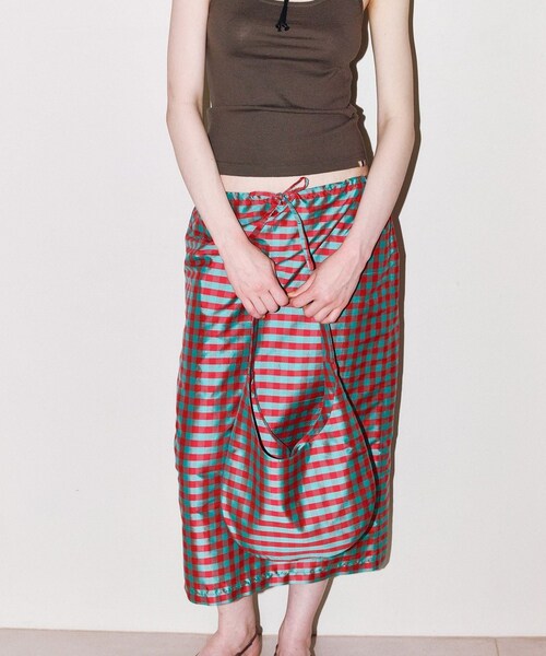 ADAM ET ROPE'(アダムエロペ)の「【COMING OF AGE(カミング オブ エイジ)】DRASTRING MAXI SKIRT(スカート・レディース・ブラック/キミドリ/ターコイズ/レッド・F)」の5枚目の写真