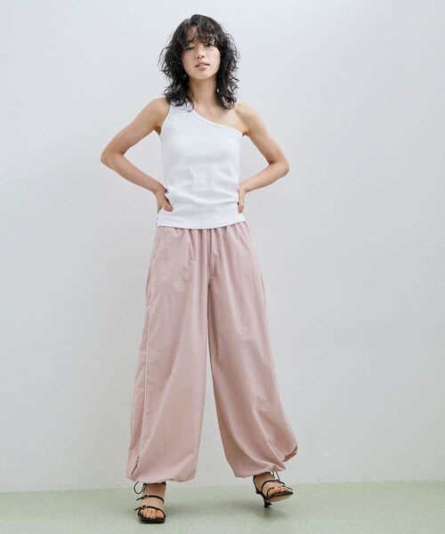 ADAM ET ROPE'（アダムエロペ）の「【DISCUS for ADAM ET ROPE'】別注 NYLON PANTS（カーゴパンツ・レディース・ブラック/ホワイト/ラベンダー・F）」の18枚目の写真