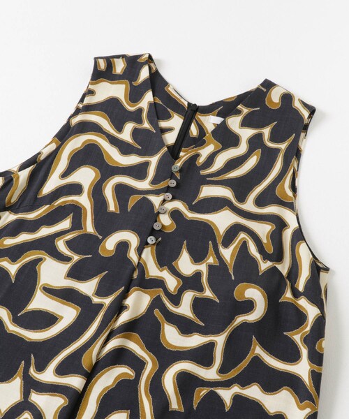 URBAN RESEARCH（アーバンリサーチ）の「SPRINTEXボタニカルプリントワンピース（ワンピース・レディース・GRG×NVY/IVO×BLK・FREE）」の14枚目の写真