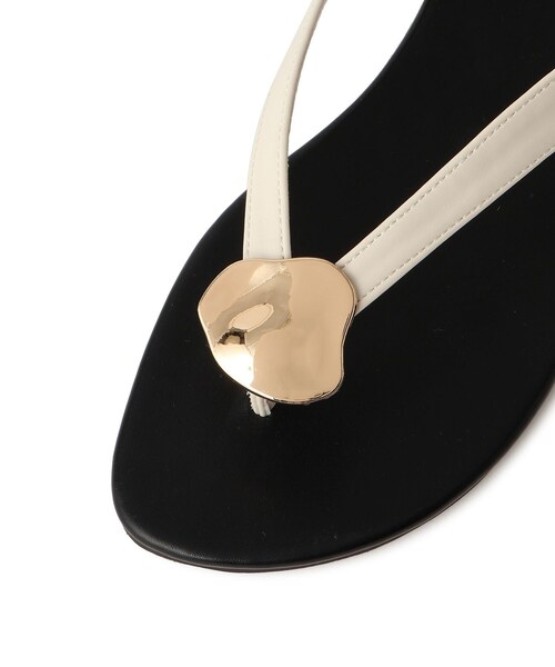 ADAM ET ROPE'（アダムエロペ）の「メタルモチーフサンダル（サンダル・レディース・ブラック/オフホワイト・23.0/23.5/24.0/24.5）」の18枚目の写真