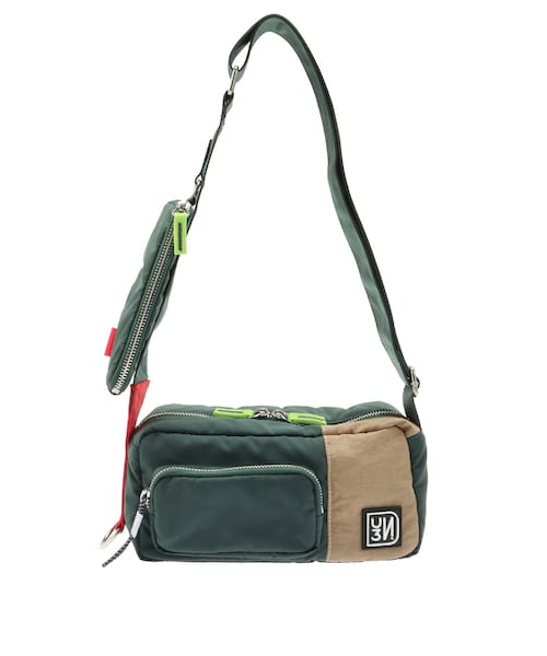 UN3D.（アンスリード）の「BLOCKING BODY BAG（ボディバッグ/ウエストポーチ・レディース・ブラック/ミックス・F）」の2枚目の写真