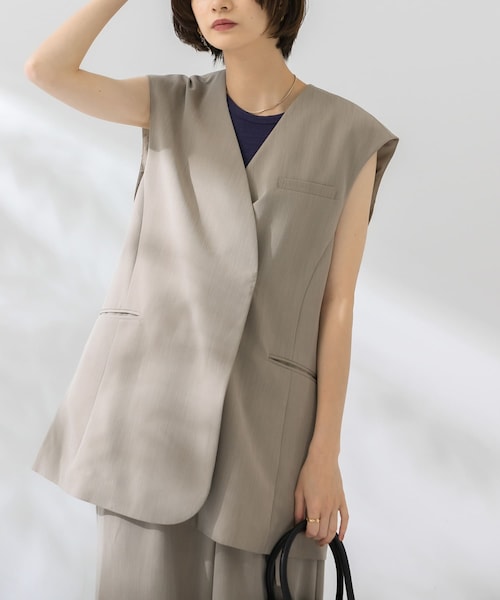 KBF（ケイビーエフ）の「ラウンドノーカラージレ（テーラードジャケット・レディース・YELLOW/IVORY/GREIGE・one）」の2枚目の写真