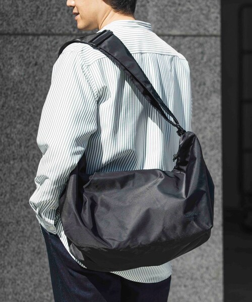 URBAN RESEARCH DOORS(アーバンリサーチドアーズ)の「『撥水』『別注』YAKPAK×DOORS SHOULDER BAG(ショルダーバッグ・メンズ・CHARCOAL 2/BLACK/GREIGE/CHARCOAL/GREIGE 2・-)」の8枚目の写真