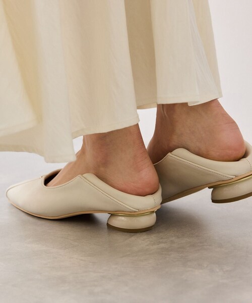 VIS(ビス)の「さっと履けるVカットバブーシュパンプス/2WAY(パンプス・レディース・ブラック/キナリ・L/M/S)」の16枚目の写真