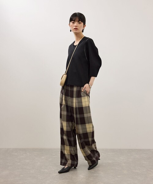 ADAM ET ROPE'(アダムエロペ)の「ナロースクエアパンプス(パンプス・レディース・ブラック/キナリ系・23.0/23.5/24.0/24.5)」の13枚目の写真