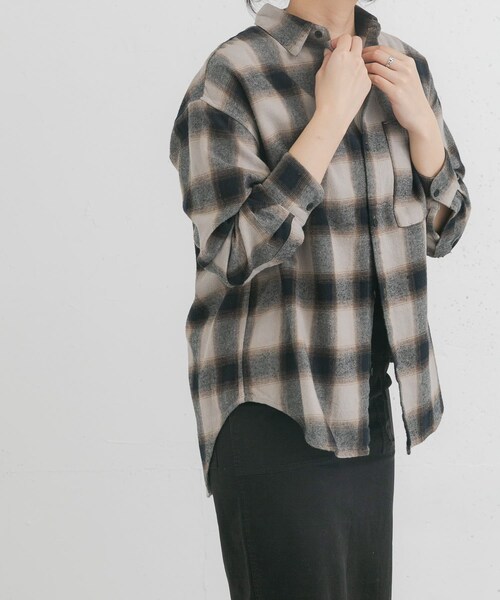EKAL（エカル）の「製品染オンブレーチェックシャツ（シャツ/ブラウス・レディース・グレージュ/ブラウン・one）」の3枚目の写真