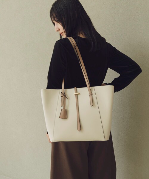 RODE SKO（ロデスコ）の「チャーム付A4トートバッグ（トートバッグ・レディース・BLACK/GRAY/IVORY/SAND BEIGE・one）」の5枚目の写真