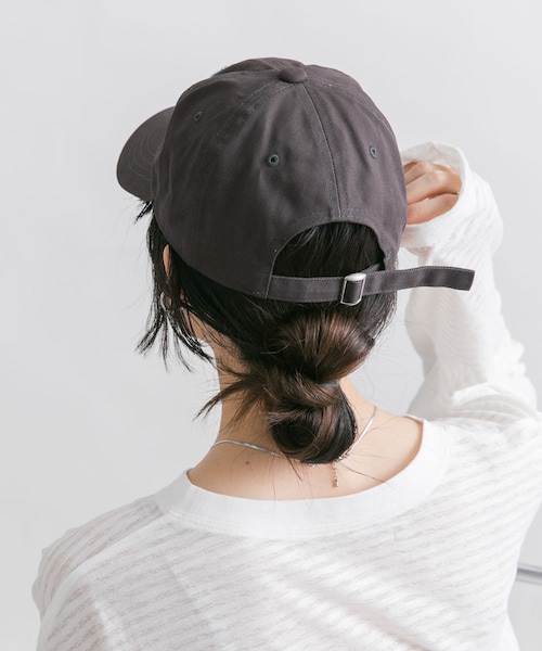 KBF（ケイビーエフ）の「チェーンステッチエンブロイダリーCAP（キャップ・レディース・BROWN/BLUE/CHARCOAL・one）」の6枚目の写真