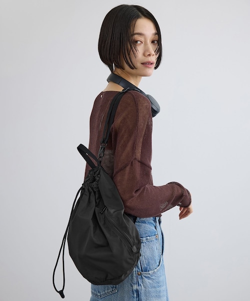 ADAM ET ROPE'（アダムエロペ）の「【WEB限定】2WAYナップサック / 撥水（バックパック/リュック・レディース・ブラック/ベージュ系・F）」の3枚目の写真