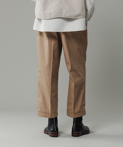 ADAM ET ROPE'(アダムエロペ)の「【撥水】ワンプリーツ クロップドシルエット チノパンツ(チノパンツ・メンズ・ベージュ/カーキ/ネイビー・L/M)」の14枚目の写真