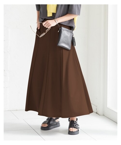nissen（ニッセン）の「大きいサイズ美ラクRUタッチ8枚ハギ切替フレアマキシスカート（ゆったりヒップ）（接触冷感・UVカット）（スカート・レディース・アプリコット/エメラルドグリーン/モカブラウン/黒・L/LL/3L/4L/5L/6L/8L/10L）」の21枚目の写真