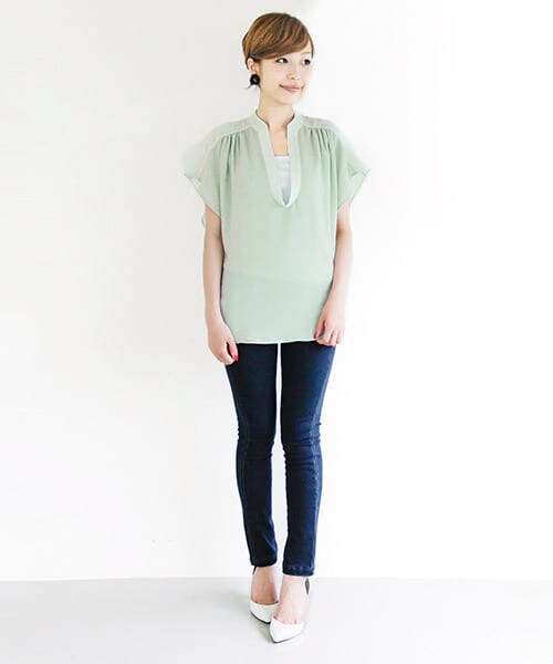 URBAN RESEARCH ROSSO（アーバンリサーチロッソ）の「2枚重ねドレープネックブラウス（Tシャツ/カットソー・レディース・OW/MINT/BE・FREE）」の10枚目の写真