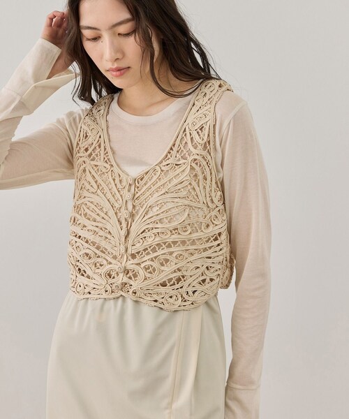 ADAM ET ROPE'（アダムエロペ）の「コードレースタンクジレ（ベスト・レディース・ブラック/キナリ・F）」の16枚目の写真