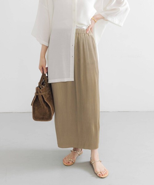 URBAN RESEARCH(アーバンリサーチ)の「サテンプリーツストレートラインスカート(スカート・レディース・BEIGE/KHAKI・FREE)」の6枚目の写真