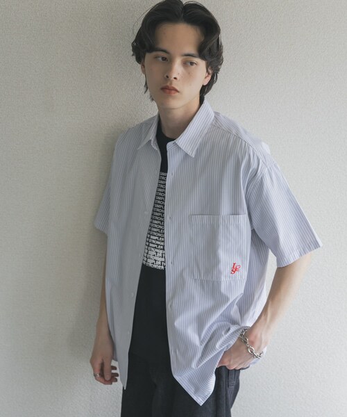 SENSE OF PLACE by URBAN RESEARCH（センスオブプレイスバイアーバンリサーチ）の「『別注』LOVE POP STUDIO×SENSE OF PLACE　シャツ（シャツ/ブラウス・メンズ・WHITE/BLUE・M/L）」の8枚目の写真