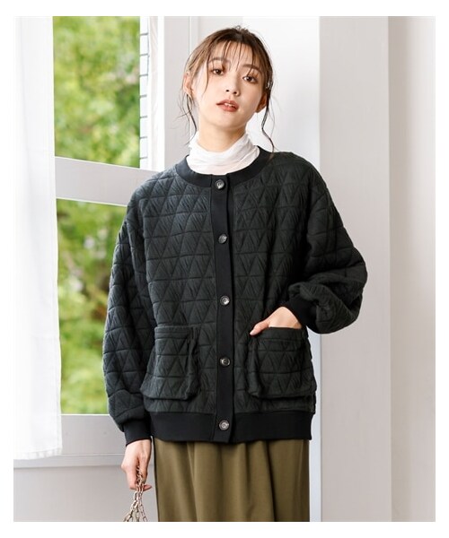 nissen（ニッセン）の「大きいサイズカットキルトゆるシルエットカーディガン（カーディガン/ボレロ・レディース・マスタード/アイボリー/グレイッシュブルー/黒・L~LL相当/3L~4L相当/5L~6L相当/8L相当/10L相当）」の6枚目の写真