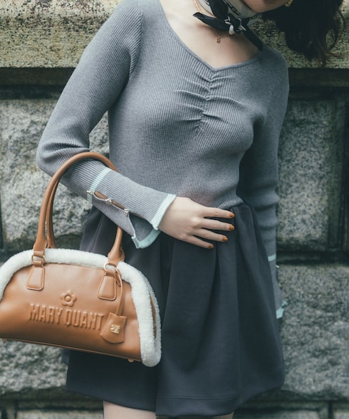 VIS(ビス)の「【MARY QUANT×VIS】袖デイジーボタンVネックリブニット(ニット/セーター・レディース・ブラック/グレー/キナリ/レッド系・F)」の21枚目の写真