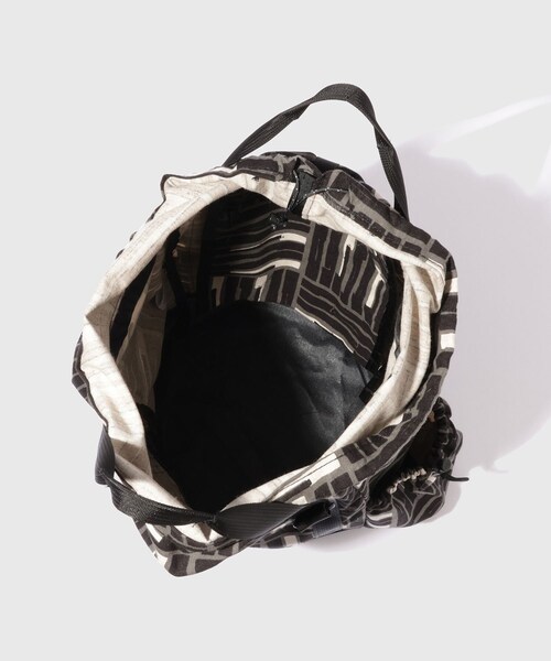 ADAM ET ROPE'（アダムエロペ）の「【ENGINEERED GARMENTS/エンジニアド ガーメンツ】UL 3 Way Bag - CL Tile Print Canvas（バックパック/リュック・メンズ・ブラック・F）」の15枚目の写真