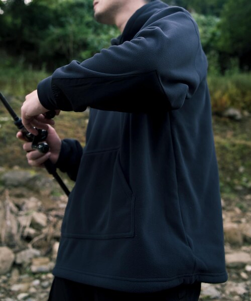 URBAN RESEARCH（アーバンリサーチ）の「WILDTHINGS×LAKE SEEKERS　POLARTEC DRAWSTRING HOOD（パーカー・メンズ・Black・M/L/XL）」の11枚目の写真