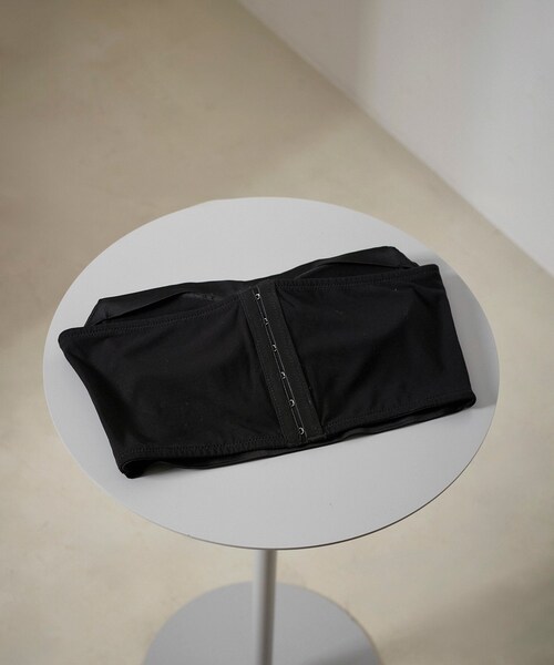 ADAM ET ROPE'（アダムエロペ）の「アセテートサテンベアトップ（チューブトップ・レディース・ブラック/オフホワイト・M/S）」の6枚目の写真