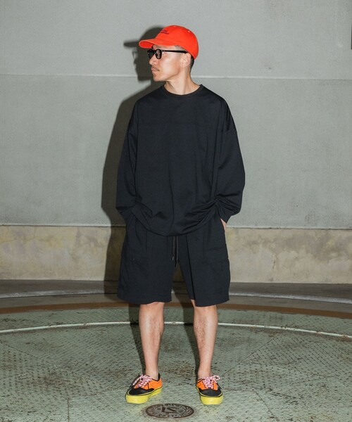 URBAN RESEARCH(アーバンリサーチ)の「Wide Dad BREEZY TECH LONG-SLEEVE T-SHIRTS(Tシャツ/カットソー・メンズ・D.NAVY/BLACK/CHARCOAL・1/2)」の8枚目の写真