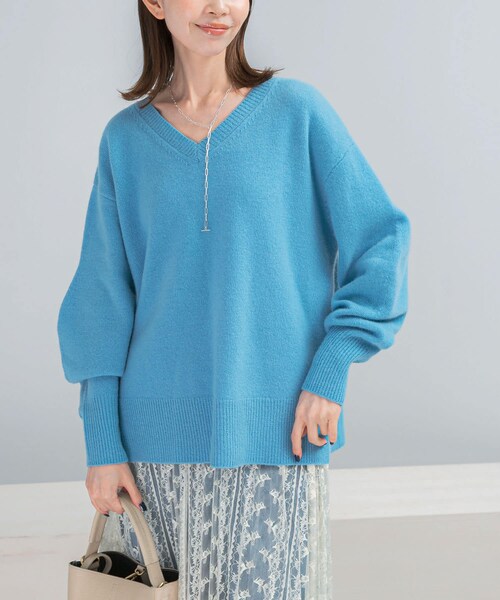 URBAN RESEARCH ROSSO（アーバンリサーチロッソ）の「ウールカシミヤVネックニットプルオーバー（ニット/セーター・レディース・OFF/PINK/BLUE/NAVY・Free）」の2枚目の写真