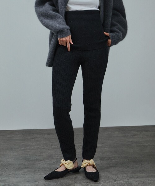 ADAM ET ROPE'(アダムエロペ)の「【J'aDoRe・店舗限定】【Y YO_cashmere(イーヨ カシミヤ)】cable long leggings(レギンス/スパッツ・レディース・ブラック/グレー/ネイビー・F)」の4枚目の写真