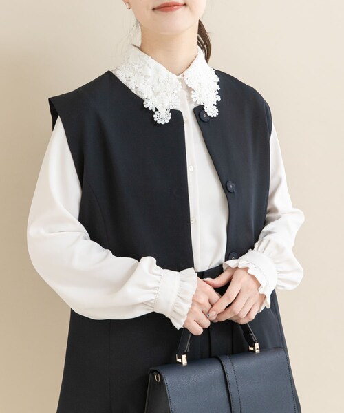 URBAN RESEARCH ROSSO（アーバンリサーチロッソ）の「『WEB/一部店舗限定』レースカラーブラウス（シャツ/ブラウス・レディース・OFF/NAVY・Free）」の8枚目の写真