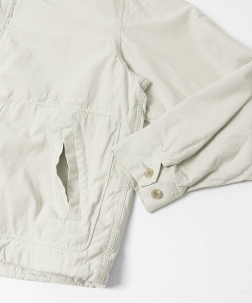 URBAN RESEARCH(アーバンリサーチ)の「A PRESSE Cotton Silk Back Gabardine Coach Jacket(ブルゾン・メンズ・BLACK/ECRU・2/3)」の6枚目の写真