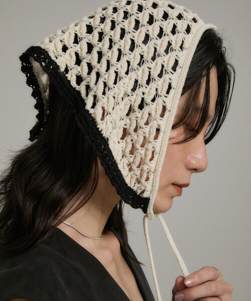 ADAM ET ROPE'（アダムエロペ）の「クロシェバブーシュカ/スカーフ（バンダナ/スカーフ・レディース・ブラック/オフホワイト・F）」の8枚目の写真